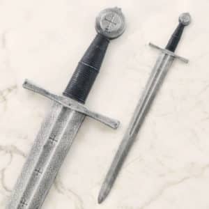 Keskiaikainen miekka, muovia