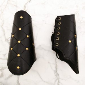 Nahkaiset käsivarsisuojat -ruudut