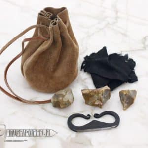 Tuluskukkaro: karkku, piikivi ja lunttu