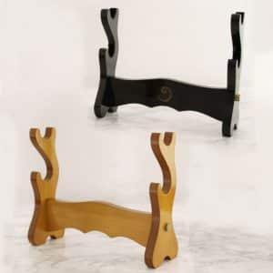 Pöytäteline kahdelle miekalle