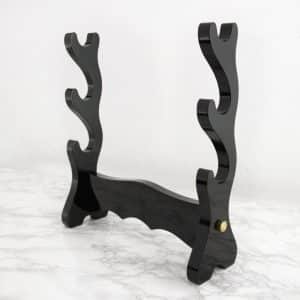 Pöytäteline kolmelle miekalle