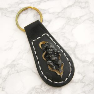 Tuuli ja Ukkonen Menuki -avaimenperä