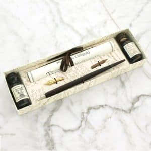 Puinen kalligrafiakynä ja 2 mustetta