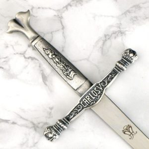 Kaarle V:n miekka -kirjeenavaaja