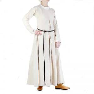 Luonnonvalkoinen varhaiskeskiajan mekko