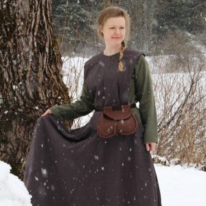 Hiekanruskea päällysmekko / esiliinamekko