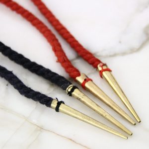 Kiinnitysnyöri messinkivahvikkeilla