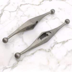 Väisti synteettiseen pitkämiekkaan -Terästä