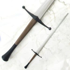 Synteettinen pitkämiekka pitkällä kahvalla