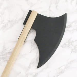 Synteettinen taistelukirveen terä