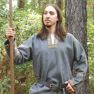 Villainen viikinkitunika, Harmaa