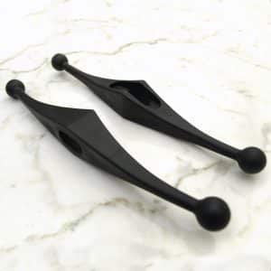 Väisti synteettiseen pitkämiekkaan