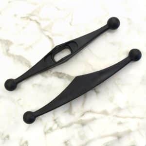 Väisti synteettiseen yhden käden miekkaan