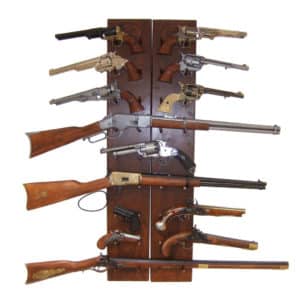 Puinen seinäteline 18:lle aseelle