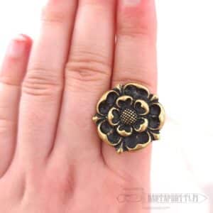 Renessanssiajan sormus "Tudor-ruusu"